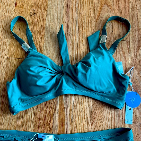 Bikini - Picture 3 of 5